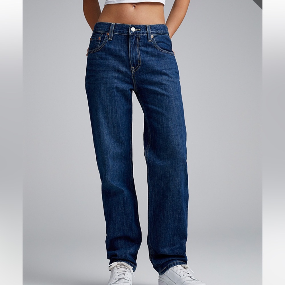 NWT Levis Low Pro Straight Jean in size 27, mid-rise, relaxed hip/thigh